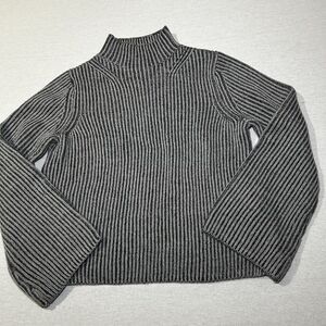 Banana Republic Merino Wool Mock Neck Sweater size XS in Gray, Bell Sleeves
